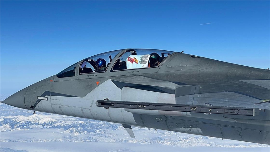 HÜRJET'ler İspanya'daki tren kazası kayıpları anısına uçtu