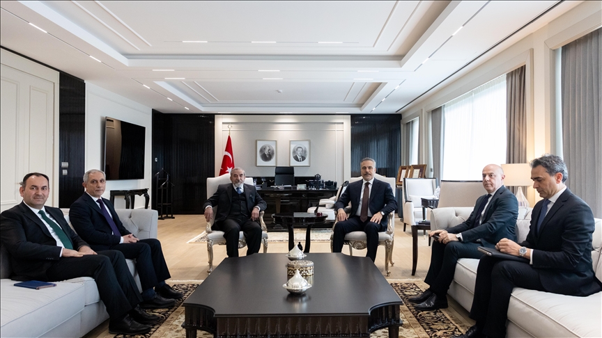 فيدان يلتقي زعيم حزب الاتحاد الإسلامي الكردستاني