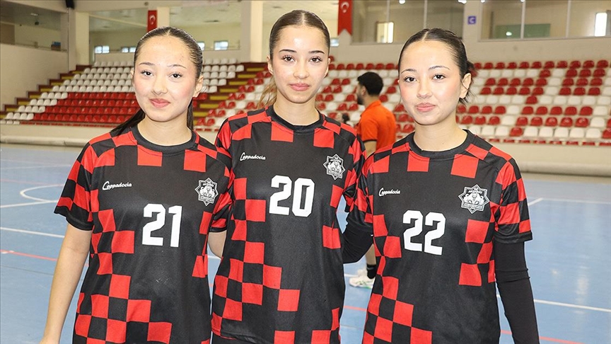 Üçüz kardeşlerin hentbol sevgisi