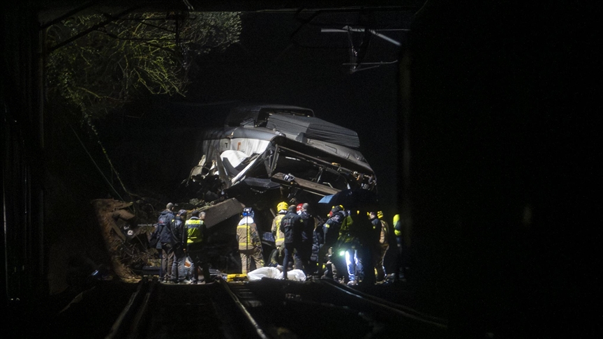 Najmanje jedna osoba poginula, desetine povrijeđenih u novoj željezničkoj nesreći u Španiji