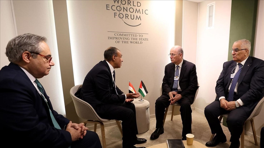دافوس.. مصر وفلسطين تبحثان جهود تثبيت وقف إطلاق النار بغزة