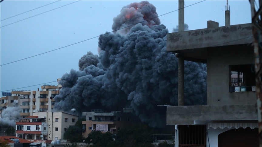 إسرائيل تشن غارات على قرى لبنانية وتصدر إنذارات بالإخلاء 