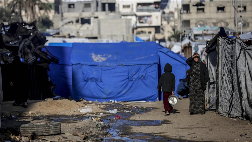 El ejército israelí lleva a cabo ataques aéreos y operaciones de demolición en diversas zonas de la Franja de Gaza