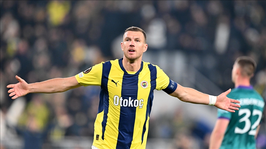 Edin Džeko je novi nogometaš Schalkea