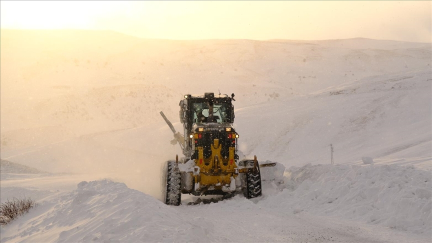 Li Rojhilatê Anadoluyê li 5 parêzgehan rêya 551 cih û waran ji ber berfê girtî ye