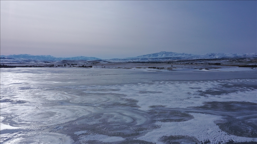Elazığ'da Cip Barajı soğuk havanın etkisiyle dondu