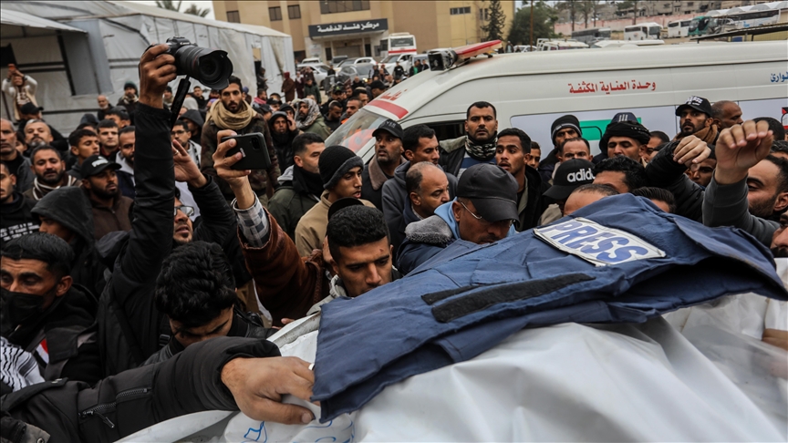 حماس: قصف الاحتلال لسيارة إغاثة وقتل 3 صحفيين تصعيد خطير