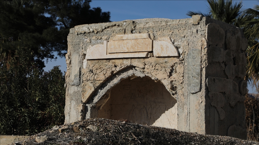 الأناضول تزور المكان السابق لضريح سليمان شاه في سوريا