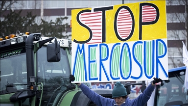Mercosur : des milliers d'agriculteurs et des centaines de tracteurs manifestent devant le Parlement européen