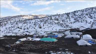 Yoğun kar yağışı Cudi Dağı eteklerindeki göçerleri sevindirdi