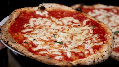 Пицата - светски познатиот гастрономски специјалитет на Италијанците