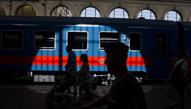 Teretni vozovi na pruzi Beograd – Budimpešta krajem februara, putnički u martu