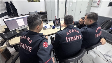 Adana'da itfaiye ekipleri AA'nın "Yılın Kareleri" oylamasına katıldı