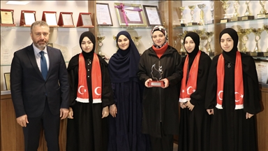 Türk öğrenciler Arapça münazarada dünya kürsüsünde yer almaktan gururlu