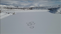 Bendava Goyneyê ya li Erzincanê ji ber hewaya sar qeşa girt