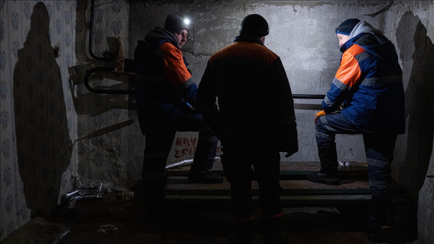 Kyiv struggles with power, heat outages as President Zelenskyy demands 'additional measures'