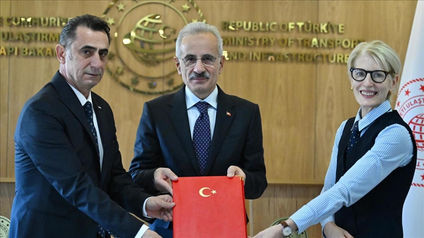 Hidrojen yakıtlı tren için Türkiye ve İngiltere arasında imzalar atıldı