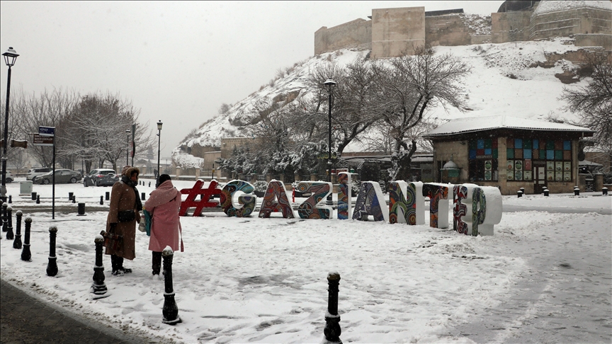 Li Gazîentabê berf dibare