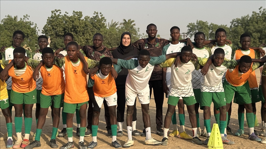 Kadın futbol antrenörü Nijerya'nın kuzeyinde gençlere umut oluyor
