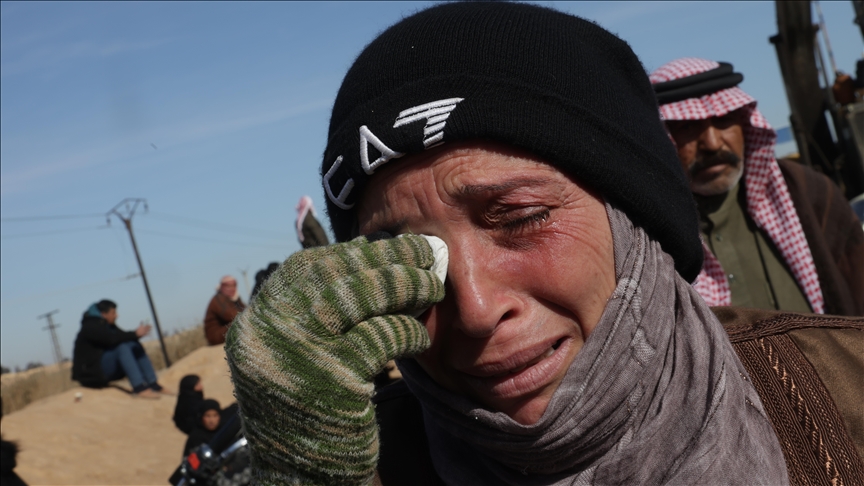 Сириски семејства ги бараат најблиските пред затворот ослободен од рацете на терористичката ЈПГ/СДФ