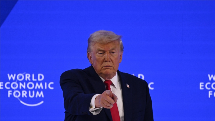 Davos : Donald Trump ironise sur Emmanuel Macron et ses lunettes de soleil