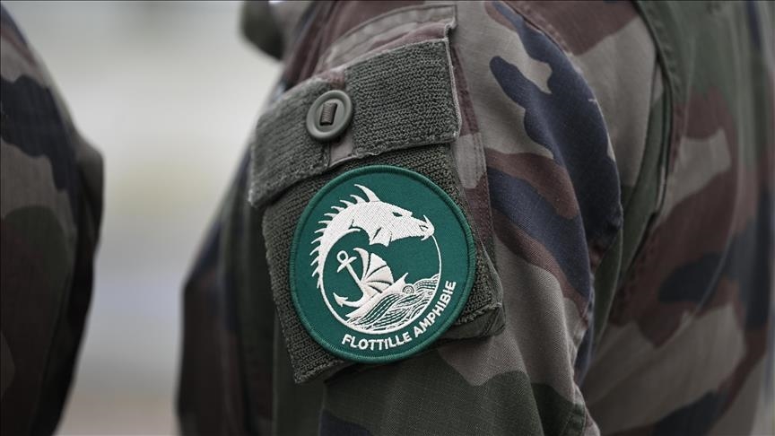 Macron: Marina franceze sekuestroi një cisternë nafte të lidhur me Rusinë në Detin Mesdhe