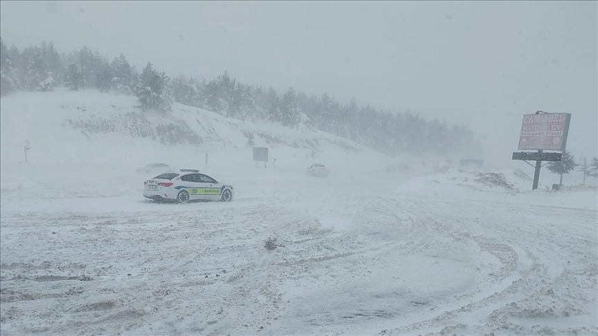 Rêya Meletî-Sêwasê ji ber berf û pûkê ji wesayîtan ra hat girtin