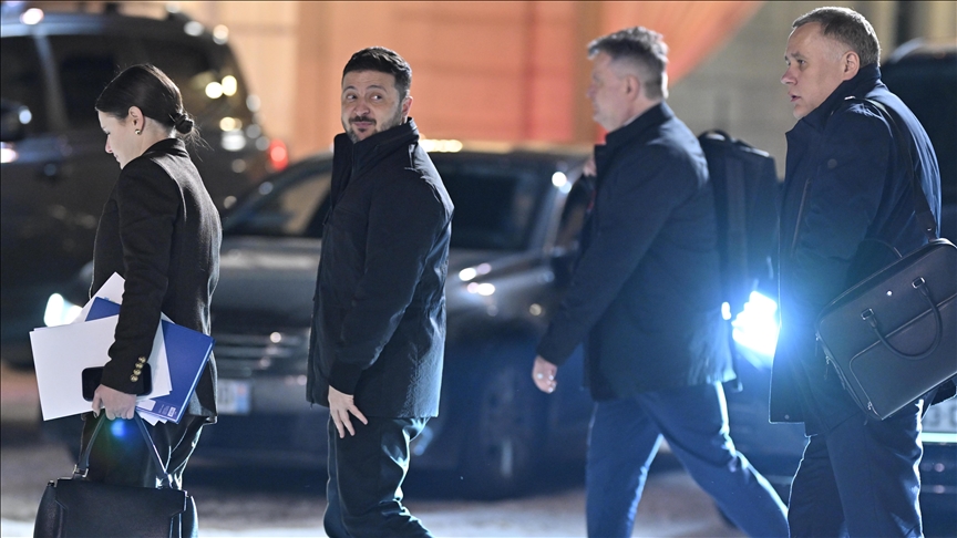 Zelensky arrive en Suisse pour participer au forum de Davos et rencontrer Trump