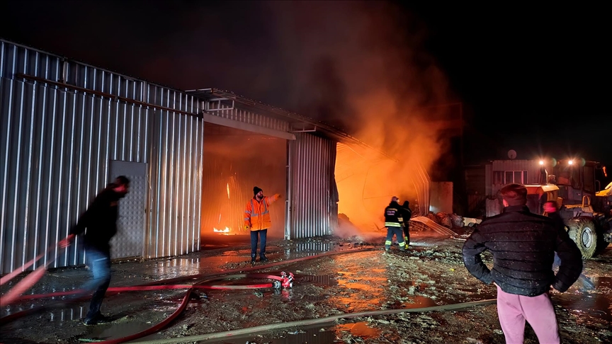 Tekirdağ'da geri dönüşüm tesisinde çıkan yangın söndürüldü 