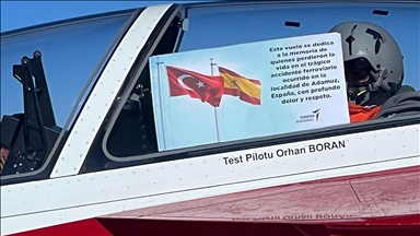 طائرة "حر جيت" التركية تحلق لتأبين ضحايا حادث القطارين بإسبانيا