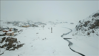 Li Agiriyê Bendava Yaziciyê ya ku qismekî wê qeşa girt, di nav mijê da ma