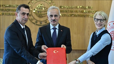 Hidrojen yakıtlı tren için Türkiye ve İngiltere arasında imzalar atıldı