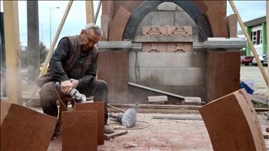 Yardımcı olmak için başladığı taş işlemeciliğiyle 12 yılda 164 çeşme yaptı