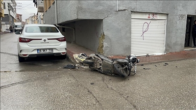 Eskişehir'de hafif ticari araçla çarpışan motosikletin sürücüsü ağır yaralandı