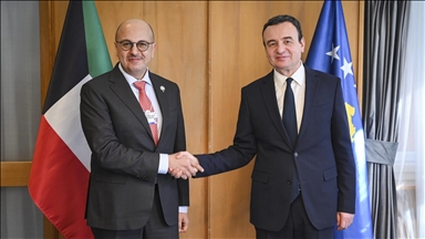 Kurti bisedon me ministrin e Kuvajtit për mundësitë e investimeve në Kosovë