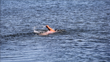 More than 900 crossed English Channel to reach UK in past week, data show