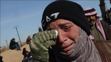 Сириски семејства ги бараат најблиските пред затворот ослободен од рацете на терористичката ЈПГ/СДФ