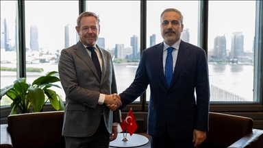 وزير الخارجية التركي يلتقي نظيره الهولندي في دافوس