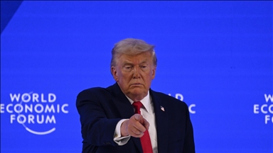 Davos : Donald Trump ironise sur Emmanuel Macron et ses lunettes de soleil