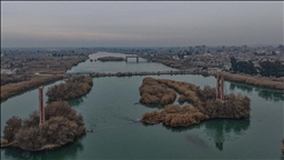 Suriye'nin Deyrizor ilinde 15 yıldır hedef alınan köprüler, halkın yaşamını durma noktasına getirdi 