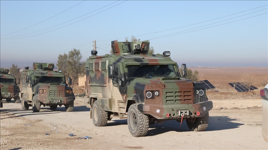 Suriye ordusu, Rakka’daki el-Aktan Hapishanesi ve çevresindeki YPG/SDG unsurlarını Aynularab’a sevk ediyor