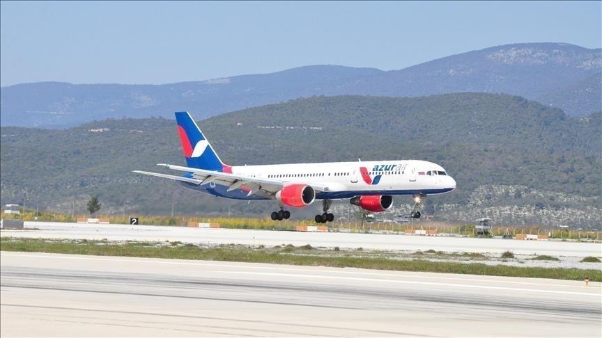 Подавший сигнал бедствия самолет Azur Air успешно приземлился в КНР