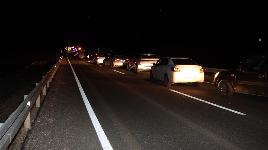 Li Mêrdînê otomobîl û wesayîta bazirganiyê ya sivik li hev qelibîn, 3 kes mirin û 2 kes birîndar bûn