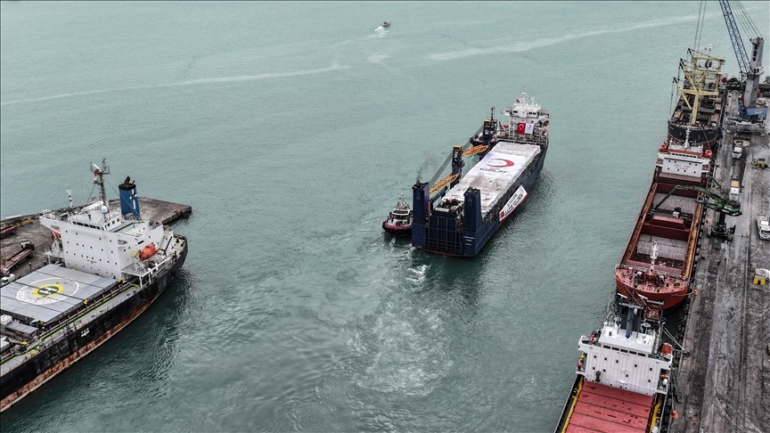 Türk Kızılayın Gazze için hazırladığı 20. "İyilik Gemisi" Mersin Limanı'ndan uğurlandı