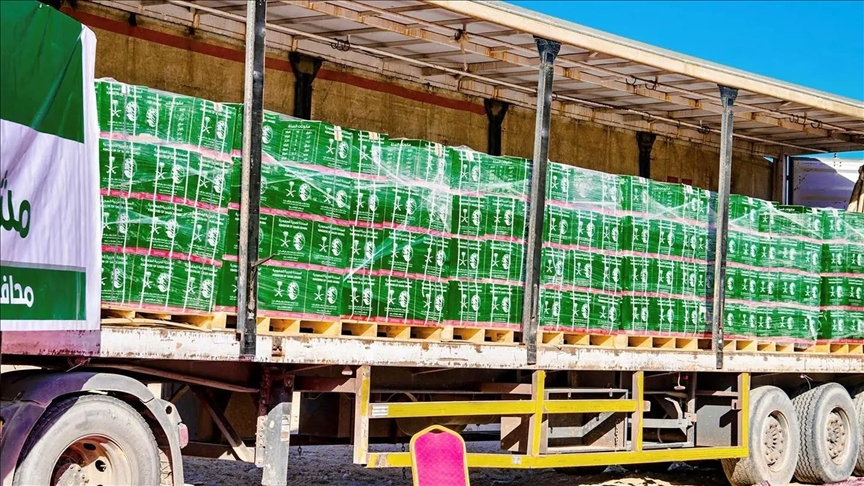 اليمن.. السعودية تقدم مساعدات غذائية لآلاف المحتاجين في حضرموت