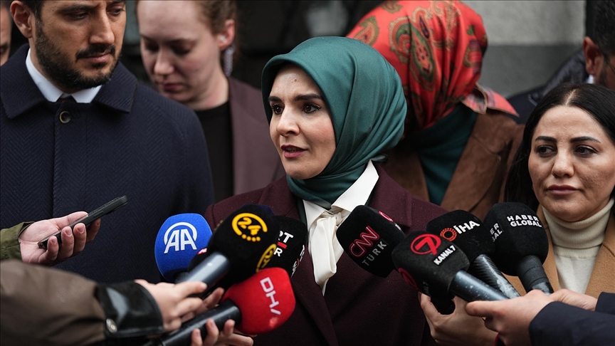 Bakan Göktaş'tan İBB'nin kreşinde darp ve istismara uğradığı iddia edilen çocuğun ailesine ziyaret