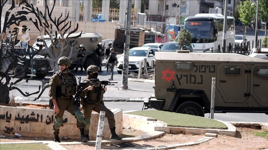 الضفة.. الجيش الإسرائيلي يصيب فلسطينيا بالرصاص ويحتجزه