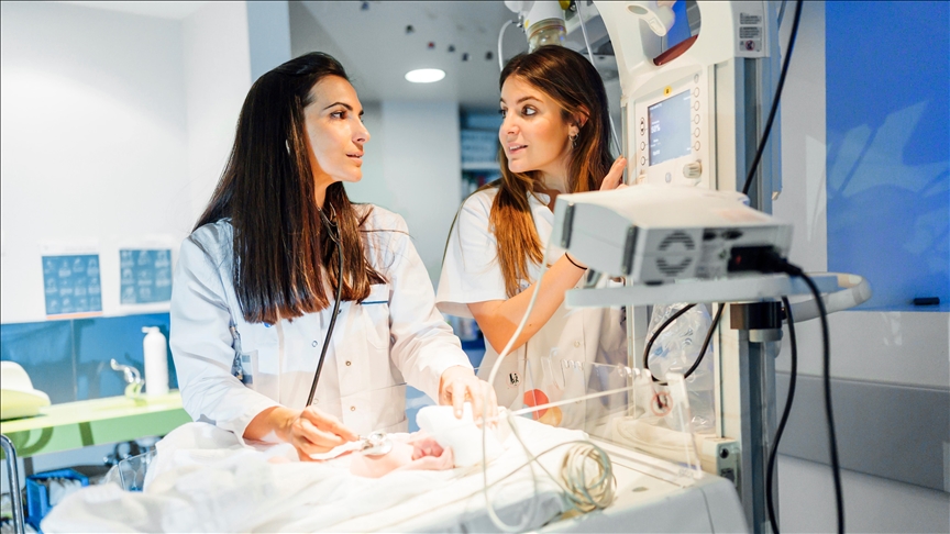 Chute de la natalité en France : un expert alerte sur le besoin d’une « immigration de masse pour le travail »