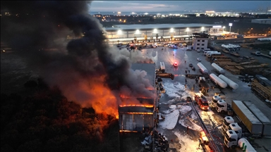Hatay'da lastik deposunda çıkan yangın kontrol altına alındı