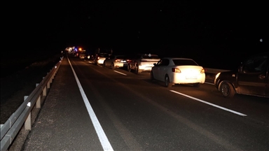 Li Mêrdînê otomobîl û wesayîta bazirganiyê ya sivik li hev qelibîn, 3 kes mirin û 2 kes birîndar bûn